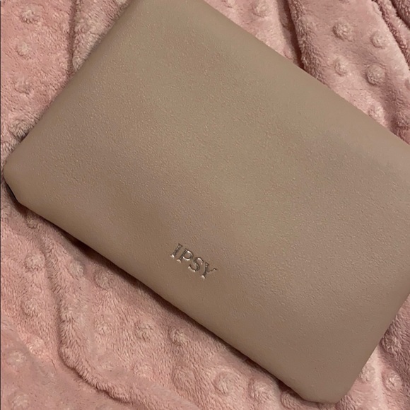 Ipsy bag - Picture 3 of 4